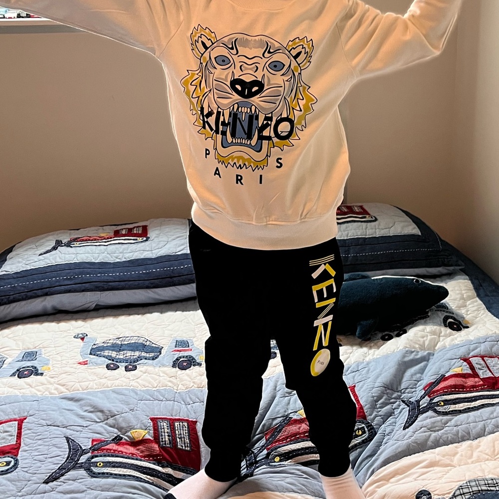Kenzo sweatsuit 🦁